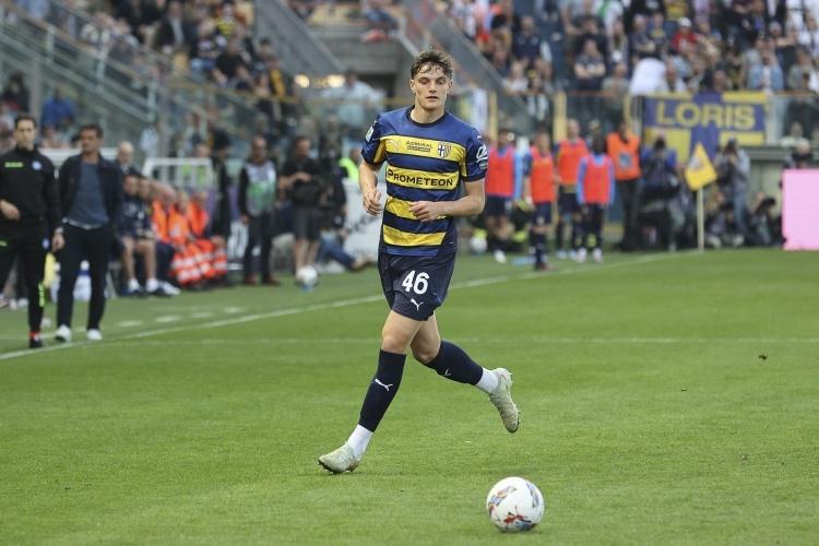 莱奥尼将以 莱奥尼将以