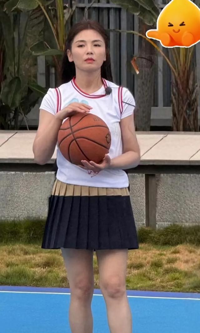 但颧骨突出, https