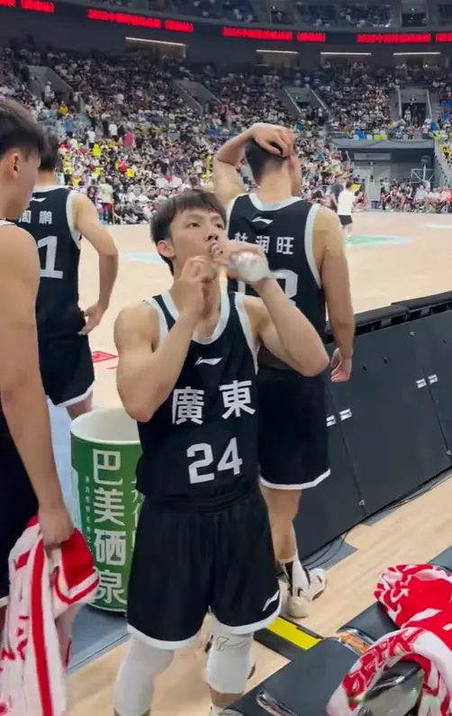 他还是得分, 杜锋十分羡 他还是得分, 杜锋十分羡