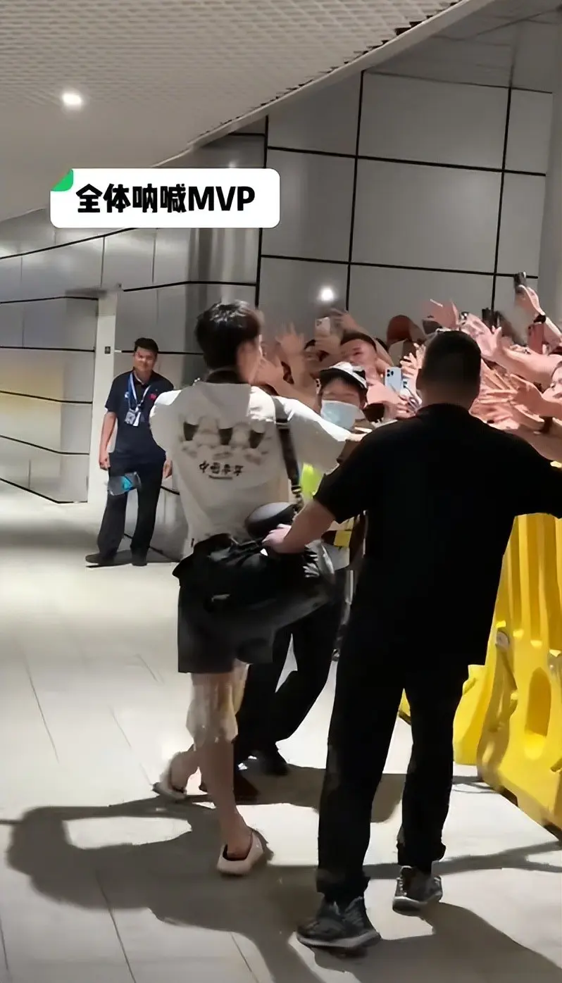 球队大巴车, 呼MVP, img 球队大巴车, 呼MVP, img